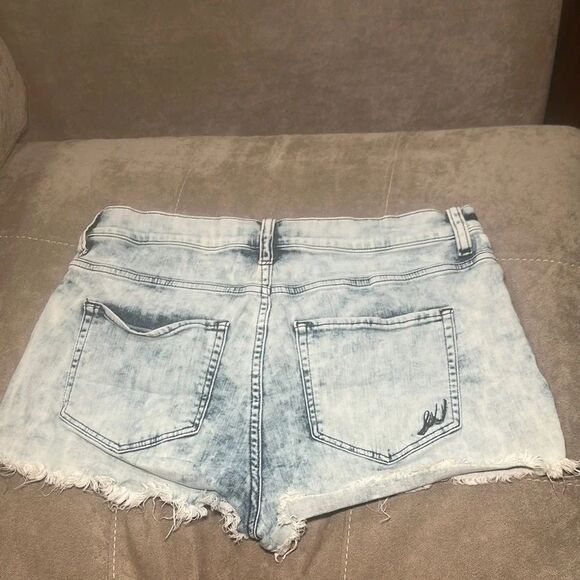 Express Blue Jean Shorts with Vintage Distressed Look - Picture 3 of 8